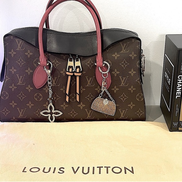 Louis Vuitton Monogram Canvas Tuileries - Authentic Handbag - Picture 2 of 2